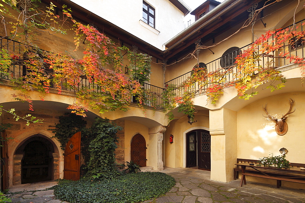 Courtyard in the Burg-Hotel Oberranna castle hotel, Muehldorf, Spitzer Graben, Wachau, Waldviertel, Lower Austria, Austria, Europe