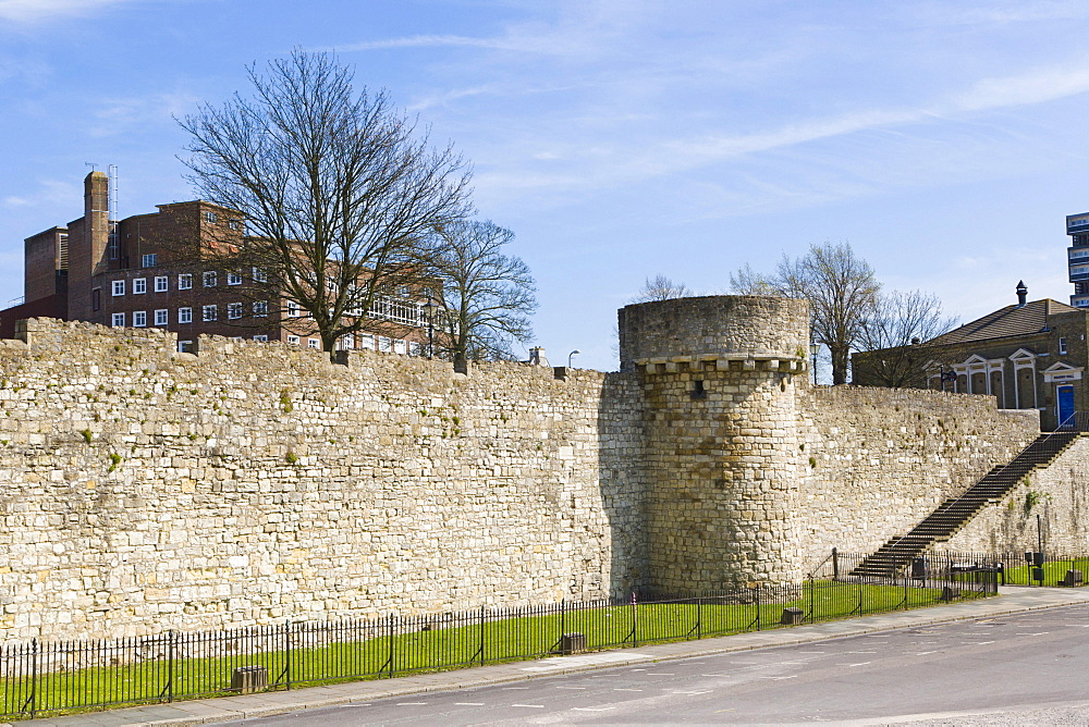 Western esplanade, Prince Edward or Catchcold Tower, medieval city walls, Southampton, Hampshire, England, United Kingdom, Europe