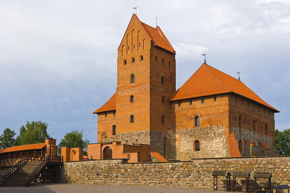 Traku salos pilis, Trakai Island Castle, on the island of Lake Galve, Trakai, Aukstaitija, Highlands, Lithuania, Northern Europe