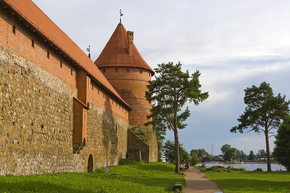 Traku salos pilis, Trakai Island Castle, on the island of Lake Galve, Trakai, Aukstaitija, Highlands, Lithuania, Northern Europe