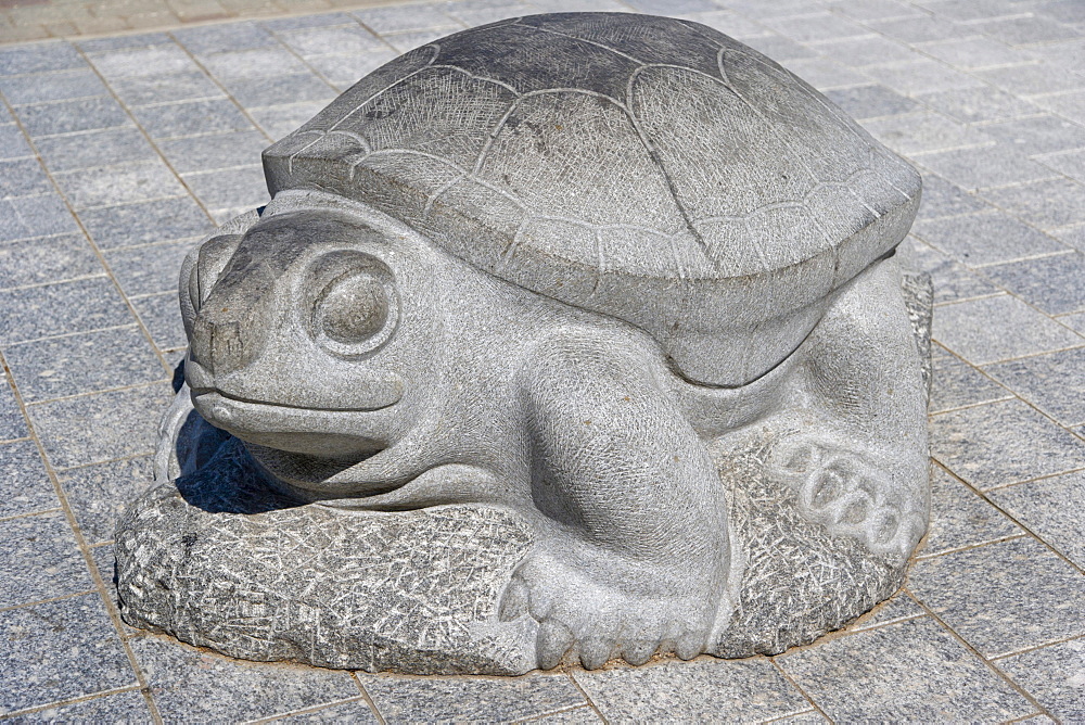 Turtle sculpture, Hanzas Skvers, Hansa Square, Rigas iela street, Daugavpils, Latgale, Latvia, Northern Europe