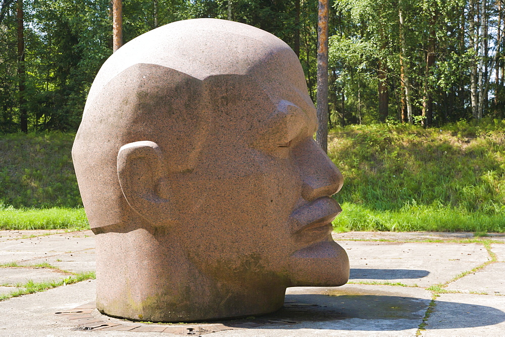 Lenin Monument, Bijusi PSRS Zeltenu kodolrakesu baze, Former UssR Zelteni nuclear missile base, Zeltini parish, Aluksne Municipality, Vidzeme, Latvia, Northern Europe