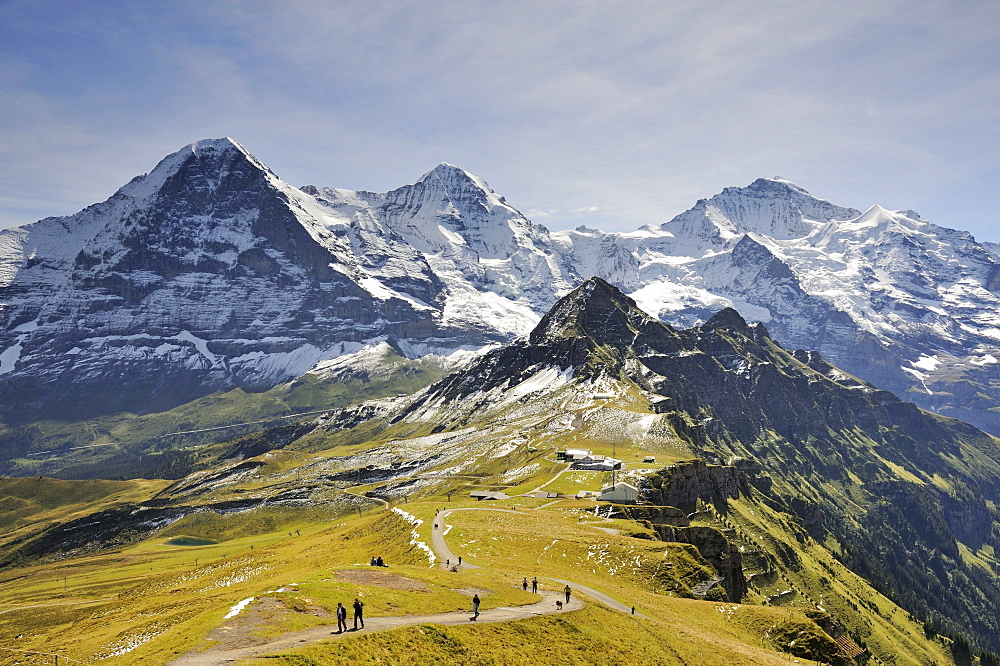 View from the 2334 metre high summit of Maennlichen Mountain to the mountain station with Tschuggen and Lauberhorn Mountains, in front of the Jungfrau Massif with the Eiger, Moench and Jungfrau mountains, Canton of Bern, Switzerland, Europe