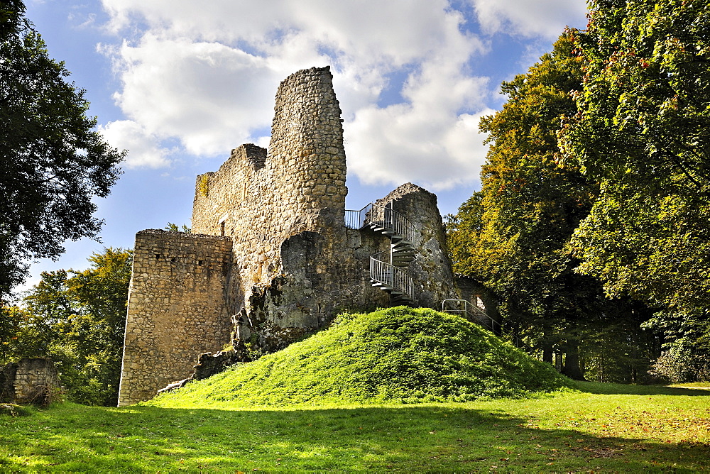 Ruins of Falkenstein Castle between Neidingen and Thiergarten, one of the best preserved ruins in the Danube Valley, district of Sigmaringen, Baden-Wuerttemberg, Germany, Europe