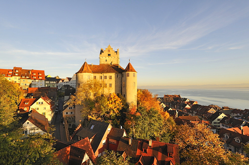 View down to the historic town centre of Meersburg with the historical castle, Lake Constance district, Baden-Wuerttemberg, Germany, Europe