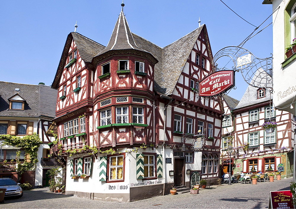 View towards Altes Haus, Old House, in the historic town centre of Bacharach, UNESCO World Heritage Site Upper Middle Rhine Valley, Rhineland Palatinate, Germany, Europe