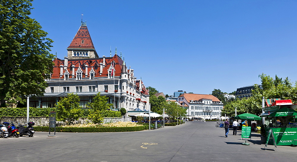 The castle of Ouchy, Angleterre and Residence Hotel at the back, Lausanne, canton of Vaud, Lake Geneva, Switzerland, Europe