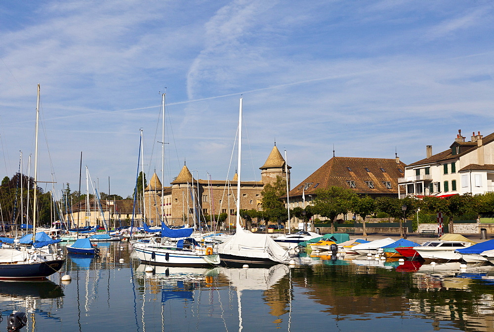 Morges harbour, Morges Castle at the back, canton of Vaud, Lake Geneva, Switzerland, Europe