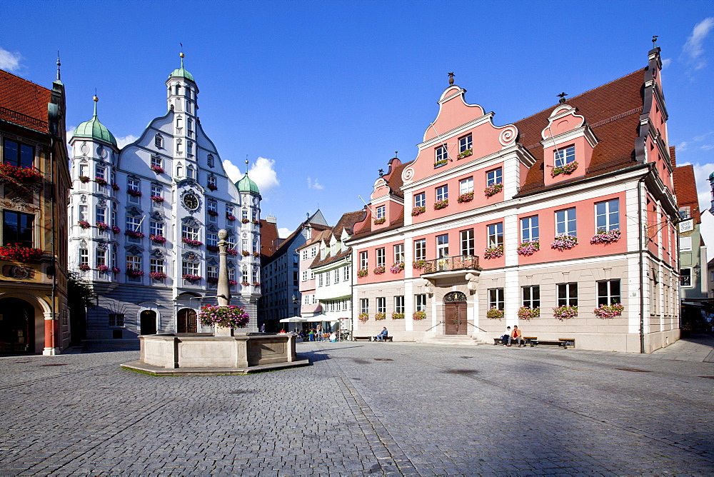 Town hall and market fountain in the market square, Grosszunft building on the right, Memmingen, Lower Allgaeu, Allgaeu, Swabia, Bavaria, Germany, Europe