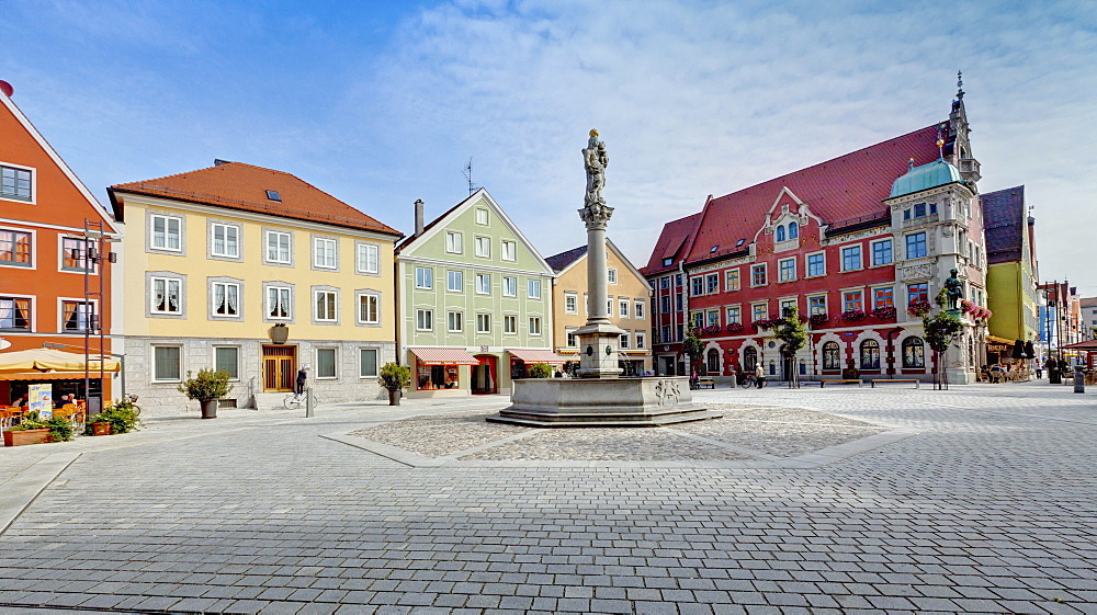 Marienplatz square and Town Hall, Mindelheim, Swabia, Unterallgaeu district, Bavaria, Germany, Europe