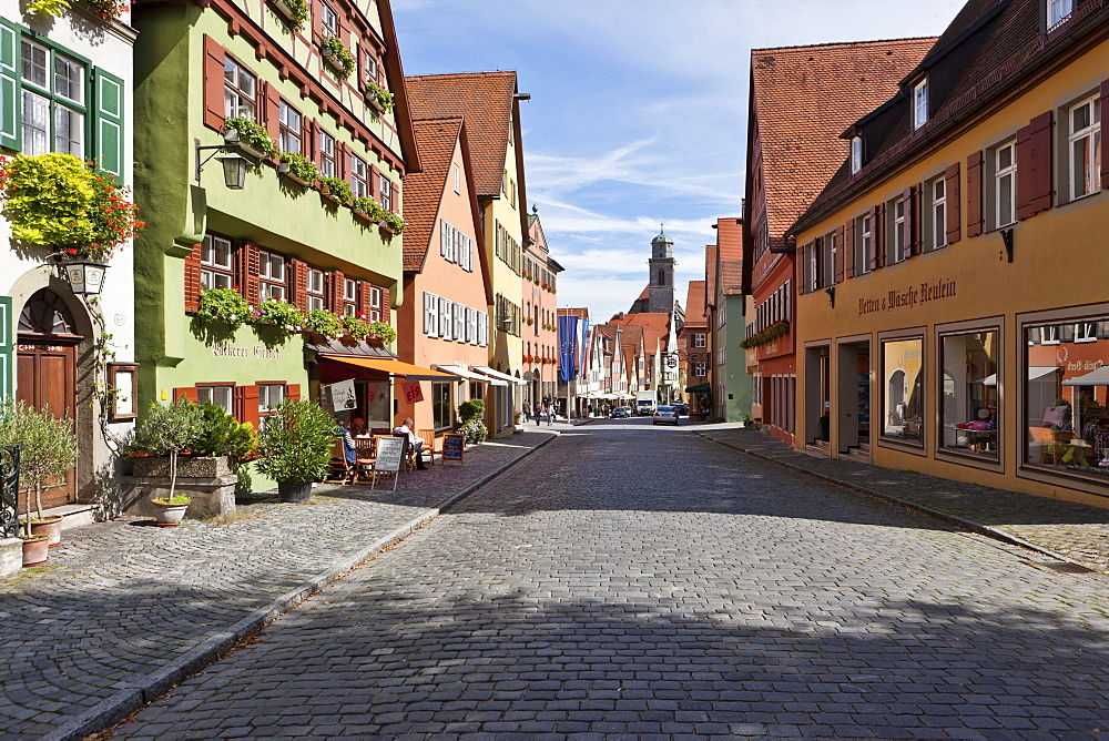 Elsasser Gasse street in the historic district, St. George's Minster at the back, Dinkelsbuehl, administrative district of Ansbach, Middle Franconia, Bavaria, Germany, Europe