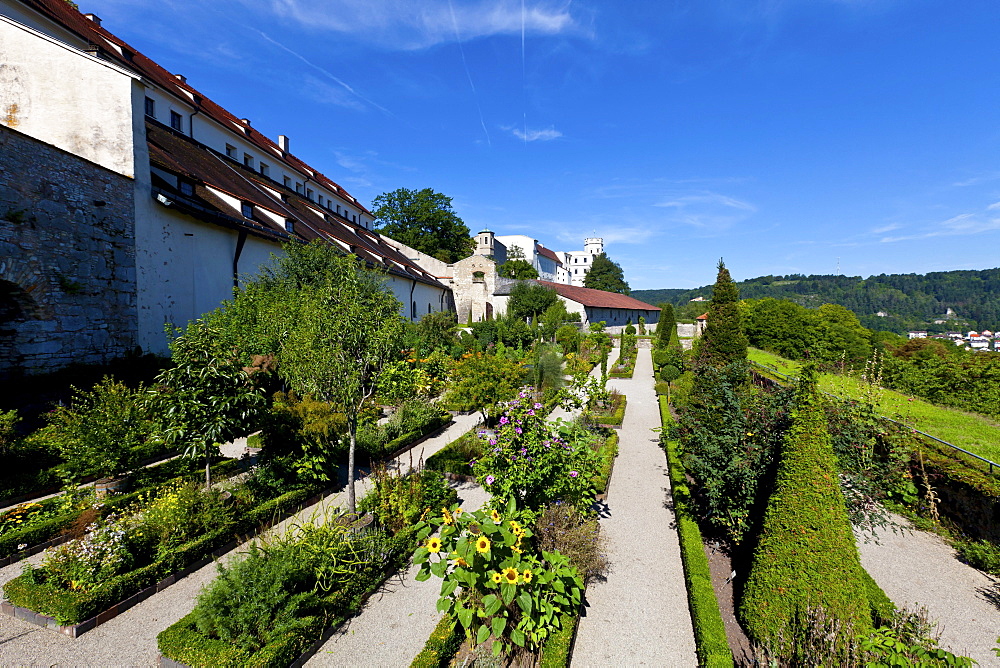 The Bastionsgarten garden, Willibaldsburg castle, Eichstaett, Altmuehltal, Upper Bavaria, Bavaria, Germany, Europe