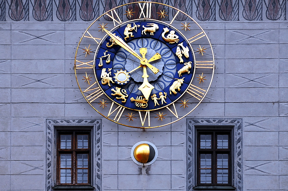 Zodiac clock on the facade of the old town hall, Marienplatz, Munich, Bavaria, Germany, Europe