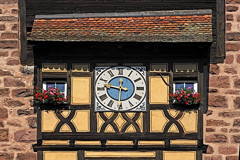 Clock tower from the Tour de Garde de la Ville, Dolder Tower from 1291, town gate with half-timbered elements, Rue du General de Gaulle, Riquewihr, Alsace, France, Europe