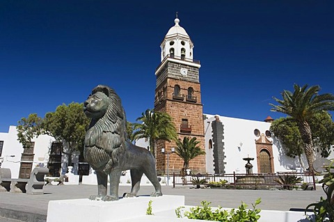 Main square and Church of Nuestra Senora de Guadalupe, Teguise, Lanzarote, Canary Islands, Spain, Europe