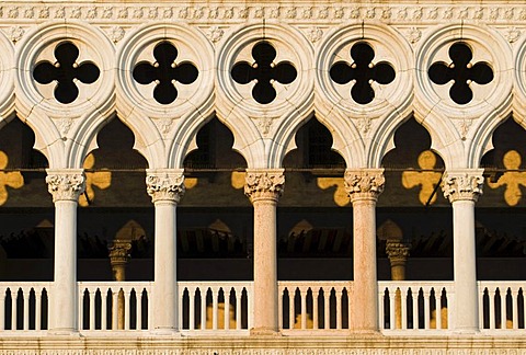 Architectural detail of Gothic facade of Palazzo Ducale, Doge's Palace, Piazza San Marco, St. Mark's Square, Venice, Italy, Europe