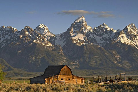 Old farm, in the back the Teton Range, Grand Teton National Park, Wyoming, USA, America