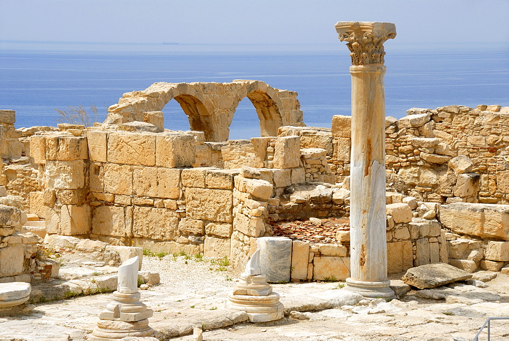 Archeology, antiquity, archaeological site, columns, walls and arches, early Christian basilica, Kourion, Episkopi near Limassol, Southern Cyprus, Republic of Cyprus, Mediterranean Sea, Europe