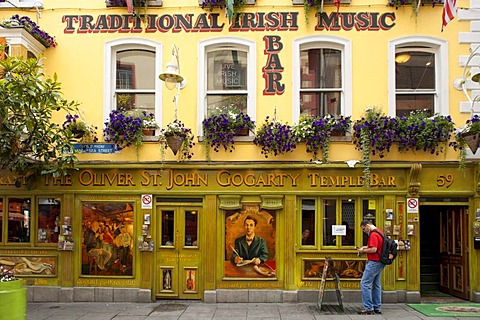 Famous pub The Oliver St. John Gogarty at Temple Ba, Dublin, Republic of Ireland, Europe