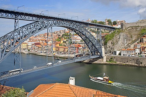 Dom Luis I Bridge to Vila Nova de Gaia, Porto, Portugal, Europe