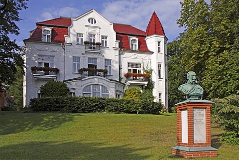 Villa Staudt, bust of Kaiser Wilhelm, Heringsdorf, Usedom island, Baltic Sea, Mecklenburg-Western Pomerania, Germany, Europe