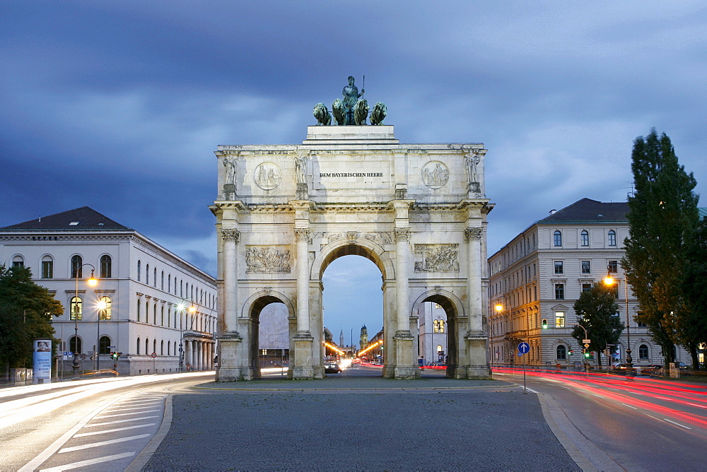 Illuminated Siegestor or Victory Gate at night, Siegestor, Schwabing, Munich, Bavaria, Germany, Europe