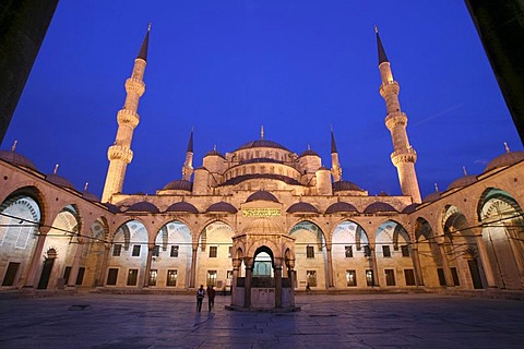 Illuminated inner courtyard of the blue Mosque at night, Sultan-Ahmed-Mosque, Sultanahmet Camii, Istanbul, Republic of Turkey