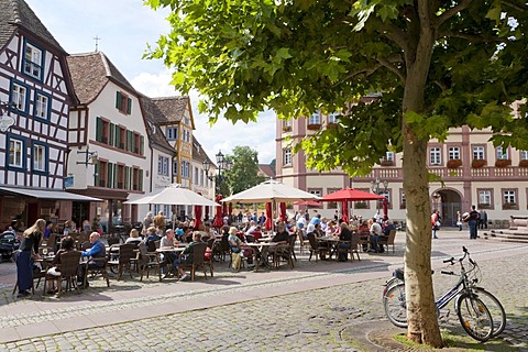 Cafe, restaurant, people, Marktplatz square, Neustadt an der Weinstrasse, German Wine Route, Palatinate region, Rhineland-Palatinate, Germany, Europe