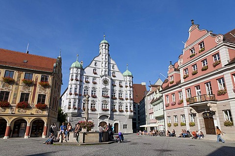 Marketplace with Steuerhaus building on the left, town hall center, Grosszunft building on the left and fountain, Memmingen, Allgaeu, Bavaria, Germany, Europe