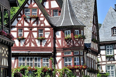 Altes Haus, Old House, from 1368, one of the largest medieval half-timbered houses on the Rhine, UNESCO World Heritage Site, Upper Middle Rhine Valley, Bacharach, Rhineland Palatinate, Germany, Europe