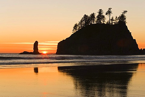 Sunset at Rialto Beach, West coast, Olympic Peninsula, Olympic Nationalpark, Washington, USA