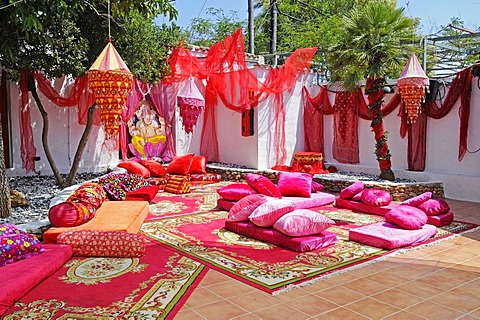 Red, colourful blankets, towels, pillows, fabrics, cushions, Las Dalias hippy market, Sant Carles de Peralta, San Carlos, Ibiza, Pityuses, Balearic Islands, Spain, Europe