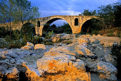 Pont Julien bridge, Luberon, Vaucluse, France, Europe