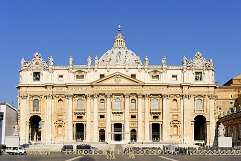 St. Peter's Square with St. Peter's Basilica, Vatican, Rome, Italy, Europe