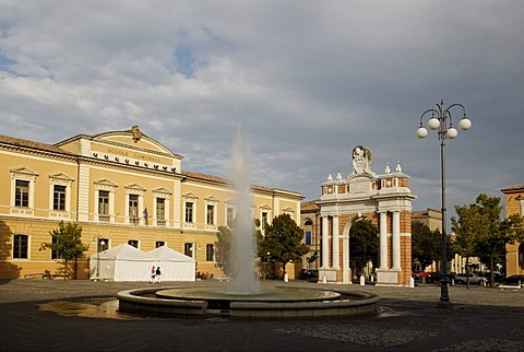 Piazza Ganganelli with the Arco Clemente XIV. triumphal arch, monument to Pope Clement XIV, Santarcangelo di Romagna, on the Adriatic Sea, Rimini province, Emilia Romagna, Itay, Europe