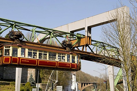 Schwebebahn, suspended monorail, Wuppertal, Bergisches Land, North Rhine-Westphalia, Germany, Europe