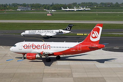 Airport, runway, aircraft, Lufthansa Regional airline, City Line, D-ALPS, Star-Alliance, airfield, Airberlin airline, D-ABGK, Duesseldorf, Rhineland, North Rhine-Westphalia, Germany, Europe