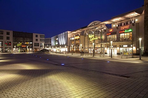 Friedrich-Ebert-Platz Square, Volme gallery, night shot, Hagen, Ruhr Area, North Rhine-Westphalia, Germany, Europe