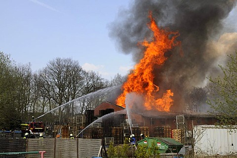 Large fire at a storehouse, Wildeshausen, administrative district of Oldenburg, Lower Saxony, Germany, Europe