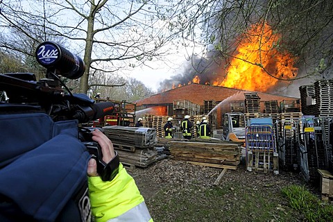 Large fire at a storehouse, Wildeshausen, administrative district of Oldenburg, Lower Saxony, Germany, Europe