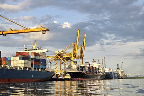 Cargo ships in the seaport of Buenaventura on Colombia's Pacific coast, Buenaventura, Valle del Cauca, Colombia, South America