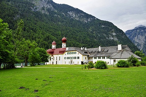 St. Bartholomae pilgrimage church, 12th century, Koenigssee lake, Nationalpark Berchtesgaden Alpine national park, Bavaria, Germany, Europe