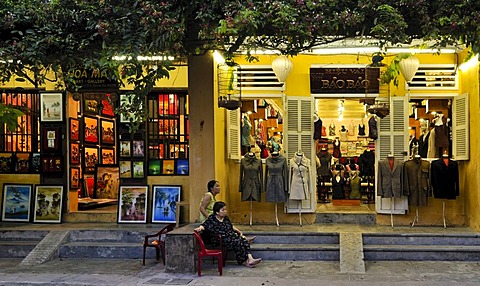 Street scene, two women in front of a tailor shop, Hoi An, Vietnam, Southeast Asia