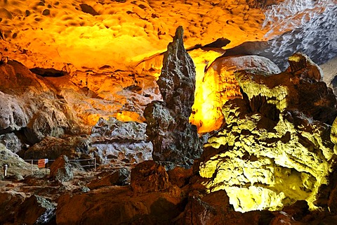 Hang Sung Sot, Cave of Surprises, stalactite cave in Halong Bay, Vietnam, Southeast Asia