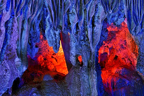 Hang Dau Go, Hidden Timber Cave, Halong Bay, Vietnam, Southeast Asia