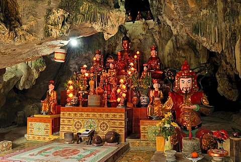 Altar in the Chua Ban Long, pagoda near Ninh Binh, dry Halong Bay, Vietnam, Southeast Asia