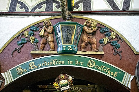 Pub in Drosselgasse lane, Ruedesheim am Rhein, Middle Rhine Valley, UNESCO World Heritage Site, Rhineland-Palatinate, Germany, Europe