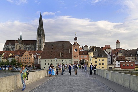 View from Steinerne Bruecke bridge, looking towards the historic district with Regensburg Cathedral, Salzstadel building and Brueckturm tower, Regensburg UNESCO World Heritage site, Upper Palatinate, Bavaria, Germany, Europe