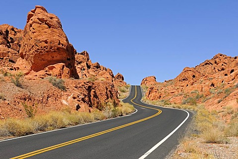 Road running through the Valley of Fire State Park, Nevada, USA, North America