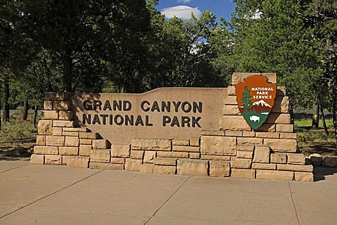 Entrance sign at the south rim of the Grand Canyon, Grand Canyon National Park, Arizona, American Southwest, USA